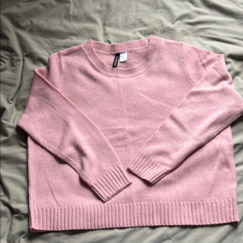 H&M women’s pink crewneck-soft yarn. Size Large.